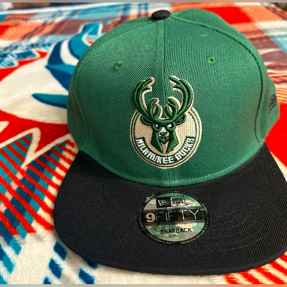 Milwaukee Bucks Green and Black Snapback Hat